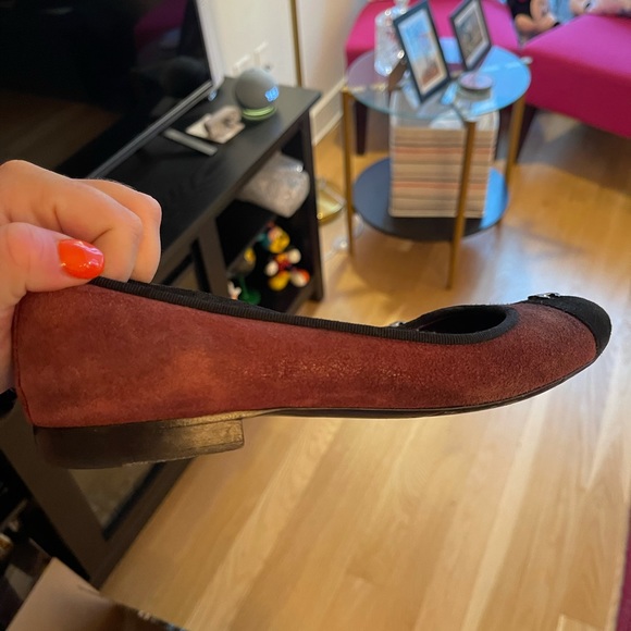 Well loved Chanel flats - Picture 2 of 3